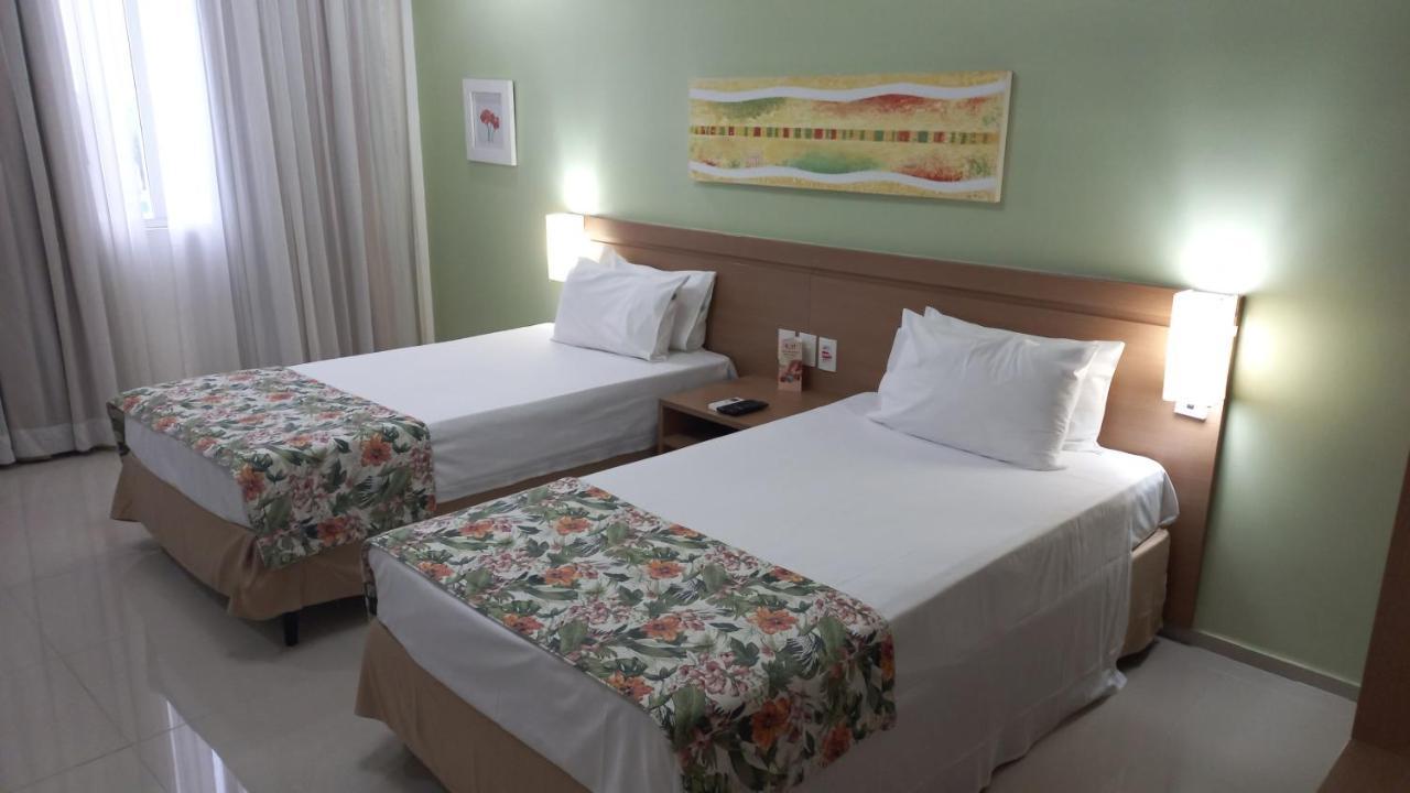 Quarto Deluxe (2 Adultos + 1 Criança)